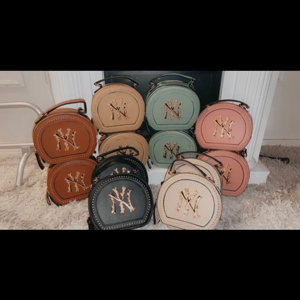 NY YANKEES LOGO HANDBAG